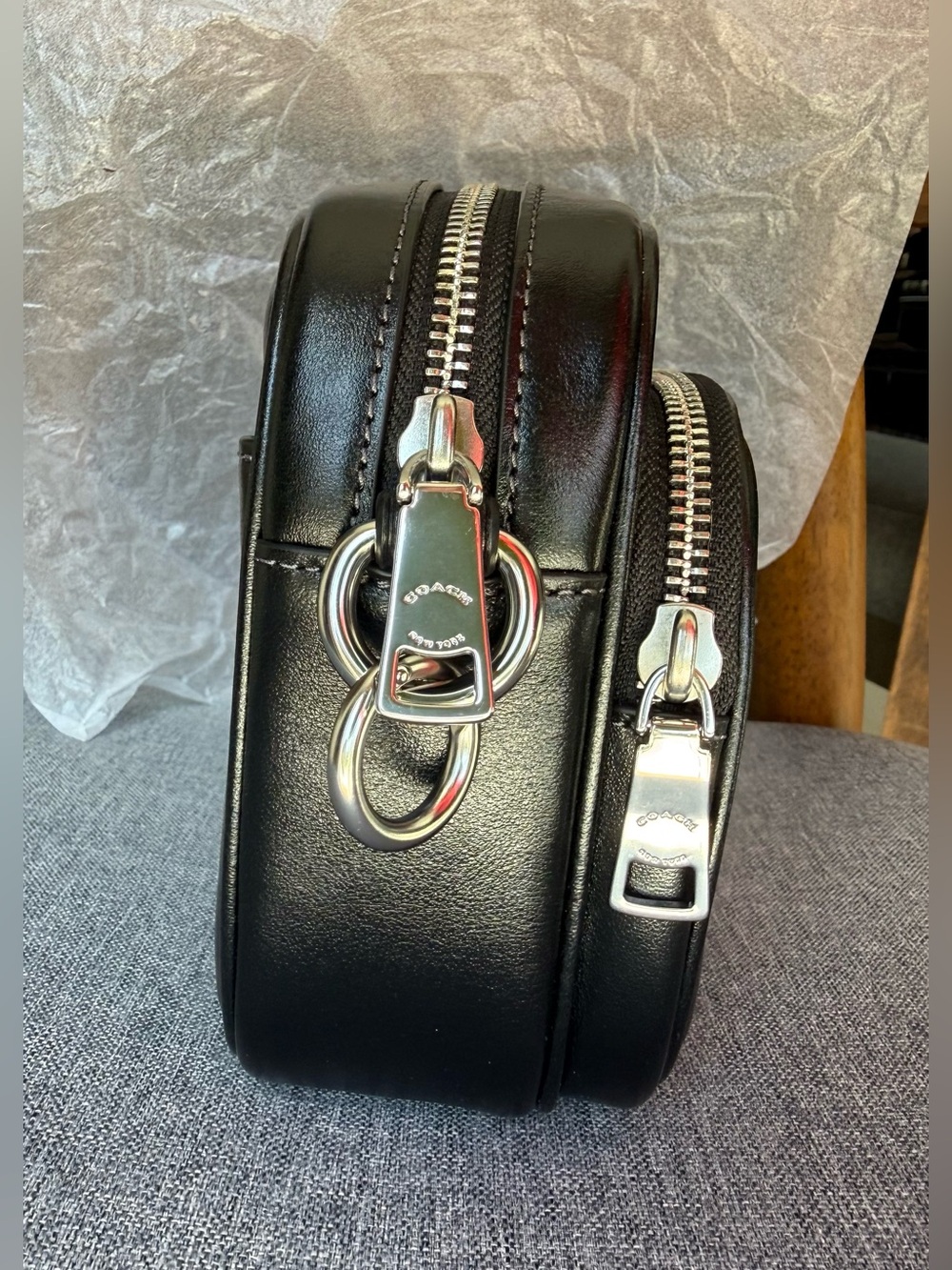 Coach Finlay Crossbody Shiny Black Leather with silver hardware - Picture 4 of 10